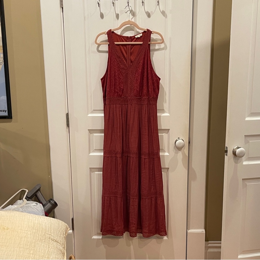 Chic Sleeveless Maxi Dress in Deep Red
